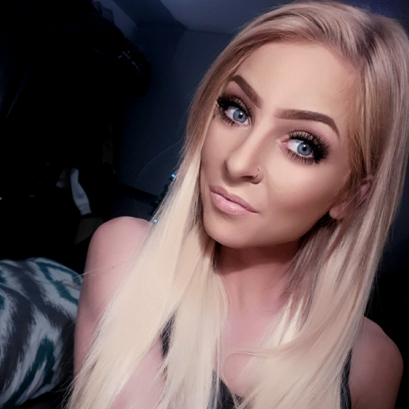 Meet your Posher, Courtney - Picture 1 of 1